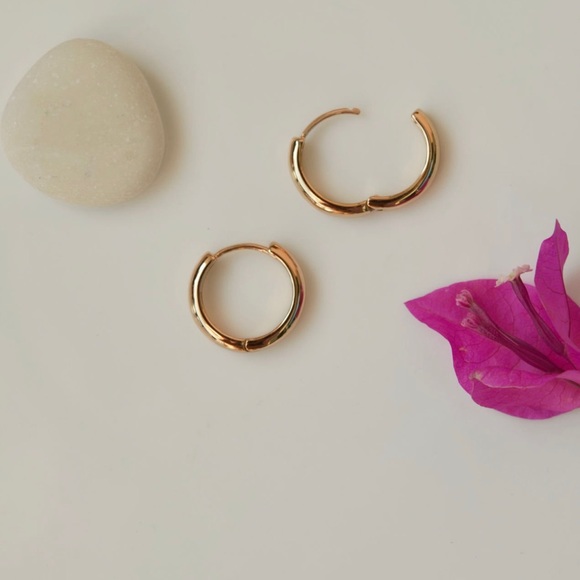 Hoop Earrings | 18K Gold Plated Luxury Jewelry - Picture 4 of 9